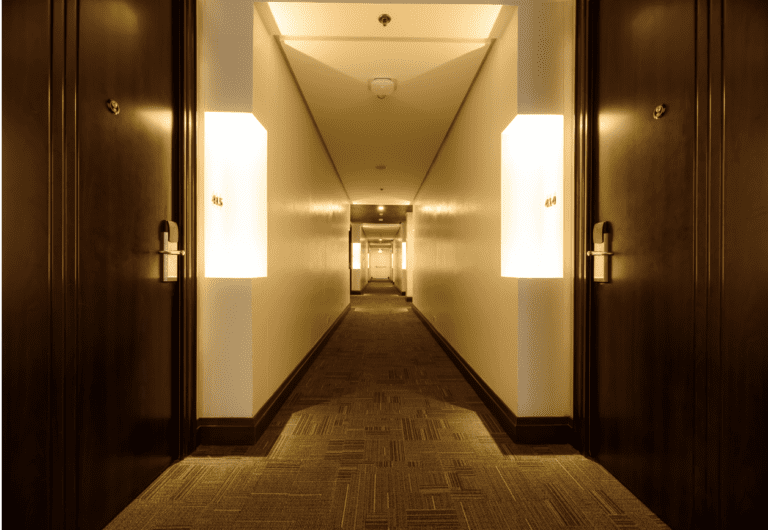 bravo-hotel-king-deluxe-room-hallway